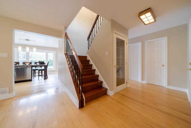 572 Old Poplar Row, House detached with 4 bedrooms, 4 bathrooms and 4 parking in Mississauga ON | Image 2