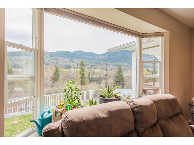 1222 Fox Road, House detached with 3 bedrooms, 2 bathrooms and null parking in Kootenay Boundary A BC | Image 14
