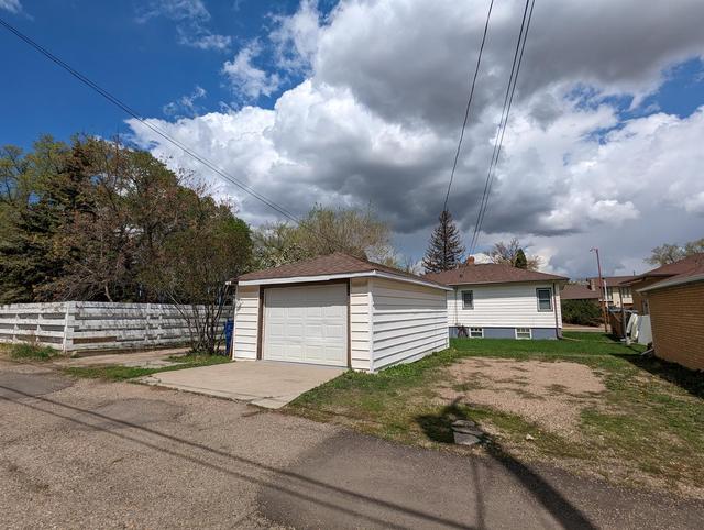 67 3 Street Sw, House detached with 4 bedrooms, 2 bathrooms and 1 parking in Medicine Hat AB | Image 39