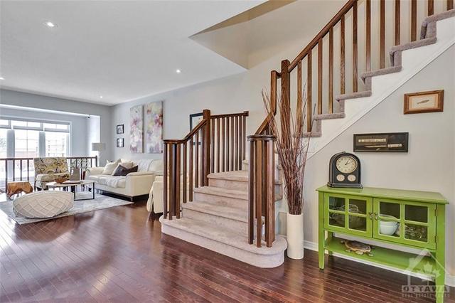 546 Barrick Hill Road, Townhouse with 3 bedrooms, 3 bathrooms and 3 parking in Ottawa ON | Image 4