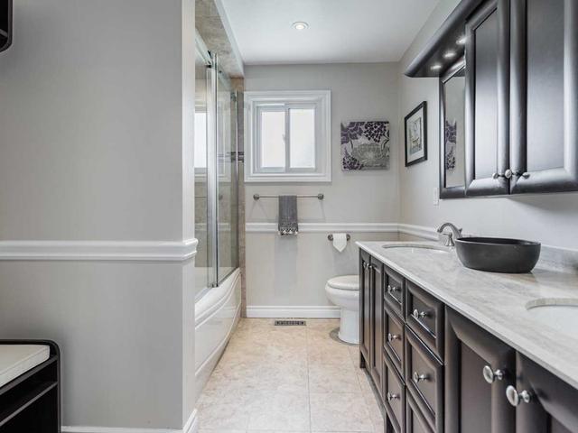208 Roseborough Cres, House detached with 4 bedrooms, 4 bathrooms and 6 parking in Vaughan ON | Image 17
