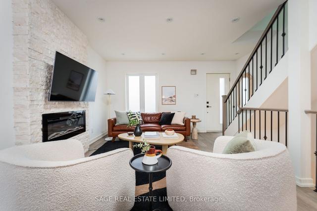 275 Lappin Ave, House attached with 2 bedrooms, 3 bathrooms and 0 parking in Toronto ON | Image 17