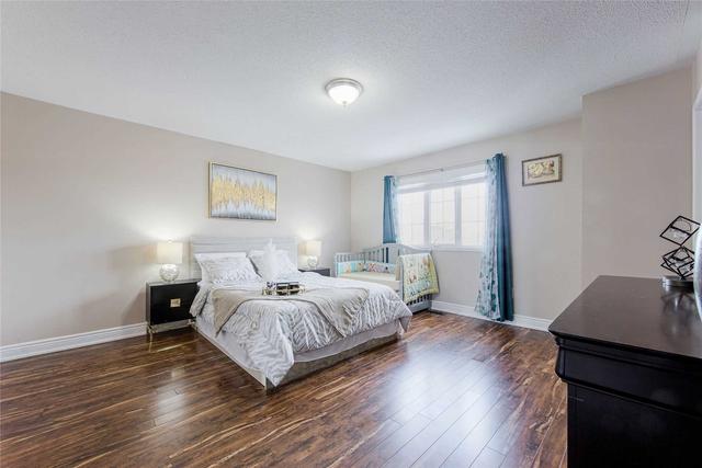 104 Tianalee Cres, House attached with 3 bedrooms, 4 bathrooms and 4 parking in Brampton ON | Image 9