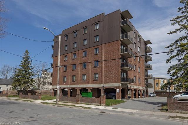 203 - 315 Regent Street, House attached with 2 bedrooms, 1 bathrooms and 1 parking in Kingston ON | Image 12