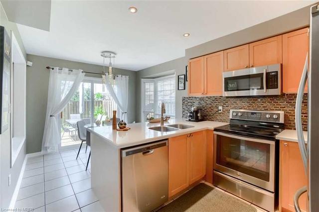 2220 Amberglen Court, House attached with 3 bedrooms, 2 bathrooms and 2 parking in Oakville ON | Image 6
