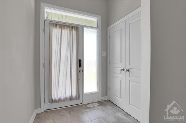 811 Quartet Avenue, Townhouse with 3 bedrooms, 3 bathrooms and 2 parking in Ottawa ON | Image 3
