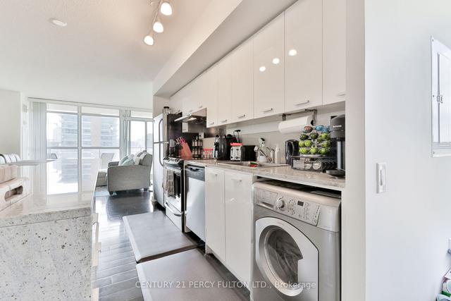 905 - 33 Singer Crt, Condo with 2 bedrooms, 2 bathrooms and 1 parking in Toronto ON | Image 9