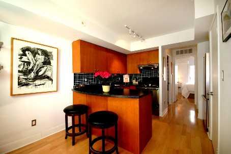 211 - 415 Jarvis St, Townhouse with 2 bedrooms, 1 bathrooms and 1 parking in Toronto ON | Image 5