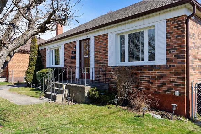 552 Ridgemount Cres, House detached with 2 bedrooms, 2 bathrooms and 6 parking in Mississauga ON | Image 21
