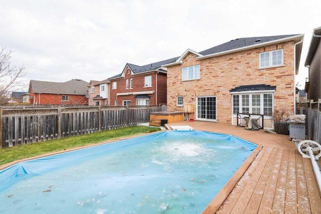 32 Bonistel Cres, House detached with 4 bedrooms, 3 bathrooms and 4 parking in Brampton ON | Image 15
