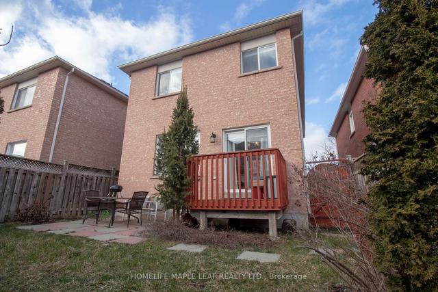 20 Olivett Lane, House attached with 3 bedrooms, 4 bathrooms and 4 parking in Brampton ON | Image 3