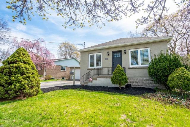 484 Cumberland Ave, House detached with 5 bedrooms, 2 bathrooms and 5 parking in Burlington ON | Image 23