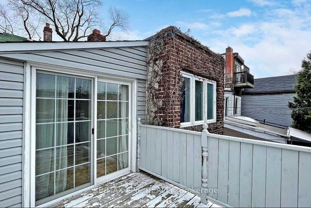 258 Lippincott St, House attached with 3 bedrooms, 2 bathrooms and 1 parking in Toronto ON | Image 3