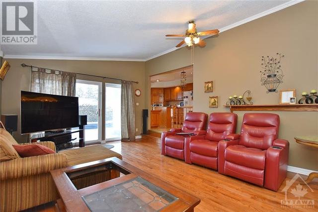 115 Oakburn Road, House detached with 5 bedrooms, 3 bathrooms and 6 parking in Ottawa ON | Image 11