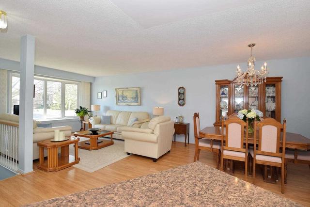4 Lakeview Dr, House detached with 2 bedrooms, 2 bathrooms and 4 parking in Scugog ON | Image 4