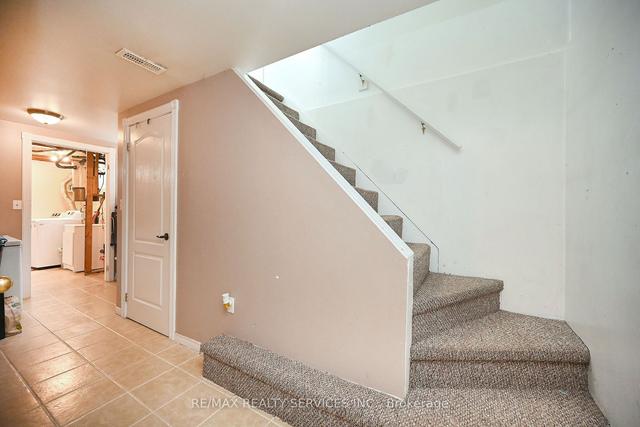 3 Brookdale Cres, House detached with 3 bedrooms, 2 bathrooms and 5 parking in Brampton ON | Image 10
