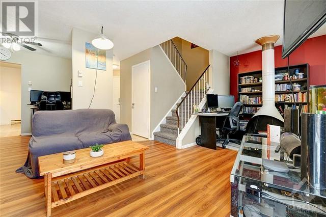 42 Compata Way, Townhouse with 3 bedrooms, 2 bathrooms and 2 parking in Ottawa ON | Image 5