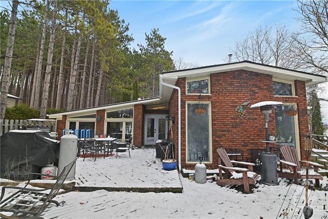 229 Oak Street, House detached with 5 bedrooms, 3 bathrooms and 6 parking in Bonnechere Valley ON | Card Image