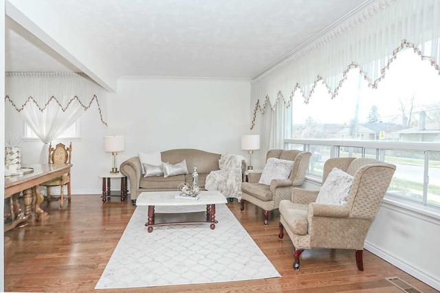 73 Nelson St, House detached with 3 bedrooms, 3 bathrooms and 3 parking in Toronto ON | Image 2