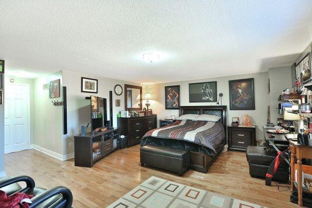 3211 Valcourt Cres, House detached with 4 bedrooms, 4 bathrooms and 4 parking in Mississauga ON | Image 10