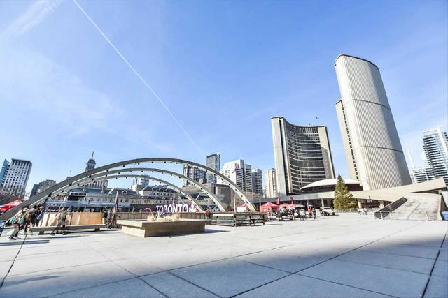 1011 - 70 Temperance St, Condo with 2 bedrooms, 2 bathrooms and 0 parking in Toronto ON | Image 8