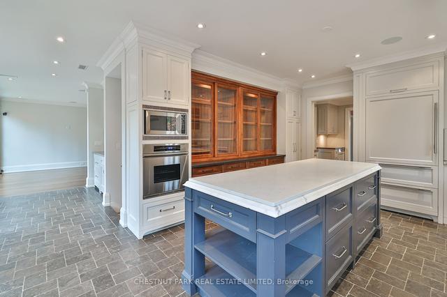 49 Weybourne Cres, House detached with 4 bedrooms, 5 bathrooms and 3 parking in Toronto ON | Image 4