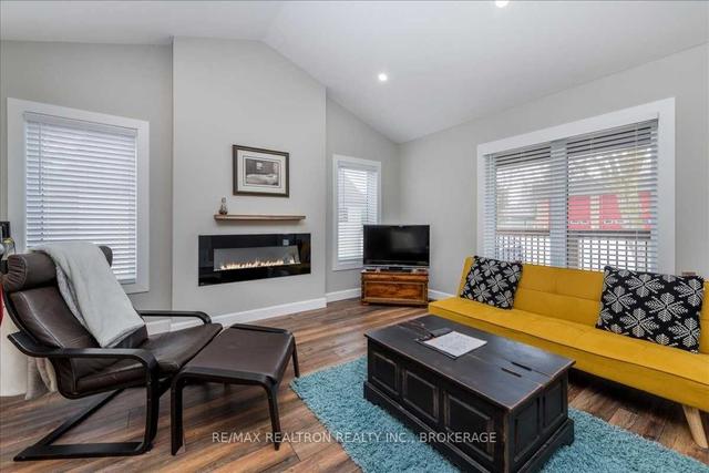 8 Patterson St, House detached with 2 bedrooms, 1 bathrooms and 4 parking in Springwater ON | Image 27