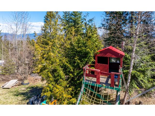 853 Birchmont Drive, House detached with 4 bedrooms, 2 bathrooms and null parking in Central Kootenay C BC | Image 26