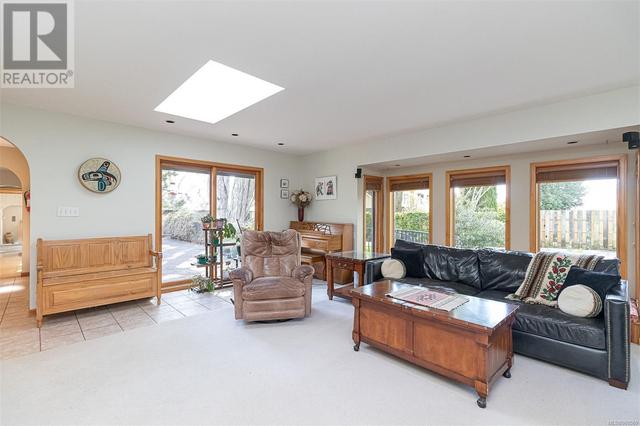3098 Midland Rd, House detached with 4 bedrooms, 3 bathrooms and 8 parking in Oak Bay BC | Image 23