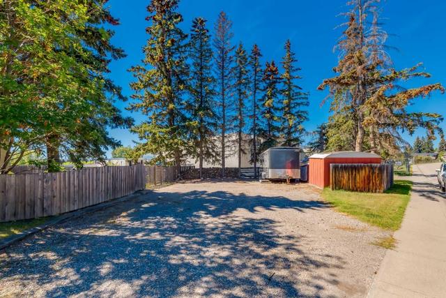 6003 Lewis Drive Sw, House detached with 4 bedrooms, 2 bathrooms and 3 parking in Calgary AB | Image 42