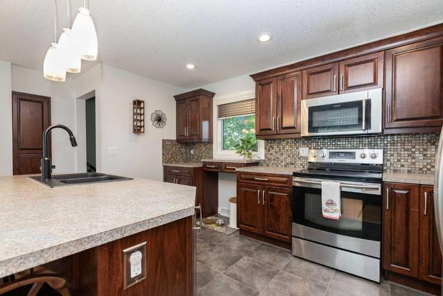 3916 43 Avenue, House detached with 5 bedrooms, 2 bathrooms and 2 parking in Red Deer AB | Image 9