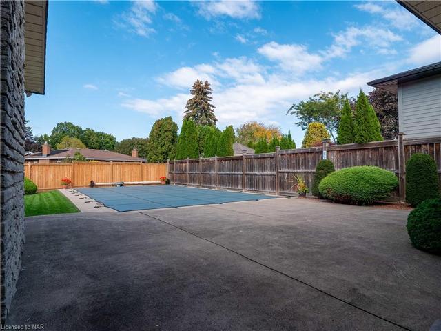 16 Village Green Drive, House detached with 5 bedrooms, 2 bathrooms and 8 parking in St. Catharines ON | Image 39