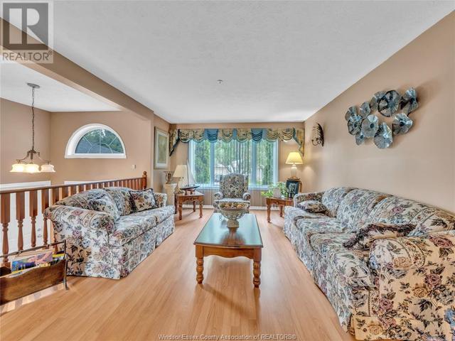 4005 Maple Leaf Crescent, House detached with 4 bedrooms, 2 bathrooms and null parking in Windsor ON | Image 8
