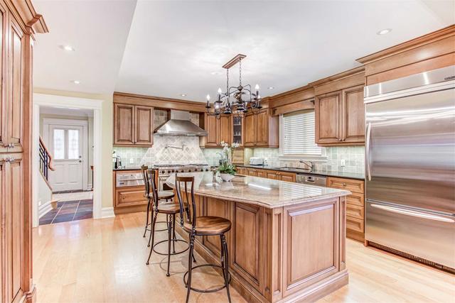 43 Ridge Hill Dr, House detached with 4 bedrooms, 4 bathrooms and 6.5 parking in Toronto ON | Image 5