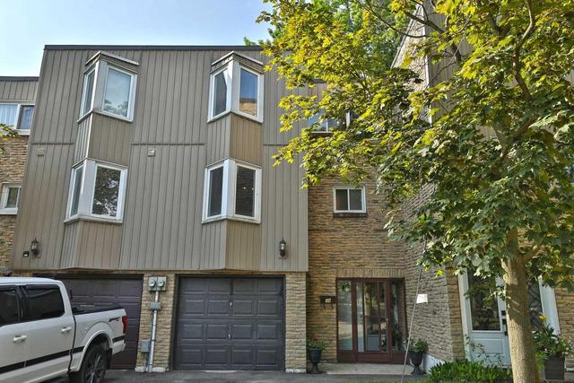 34 - 400 Bloor St, Townhouse with 4 bedrooms, 2 bathrooms and 1 parking in Mississauga ON | Image 1