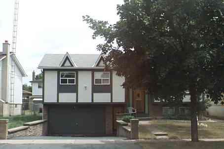 3394 Dwiggin Ave, House detached with 3 bedrooms, 2 bathrooms and 4 parking in Mississauga ON | Image 1
