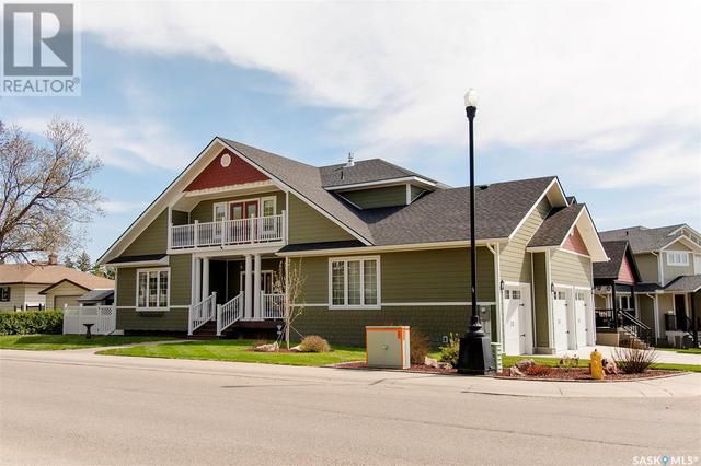 2 - 533 4th Avenue Ne, House detached with 4 bedrooms, 4 bathrooms and null parking in Swift Current SK | Card Image