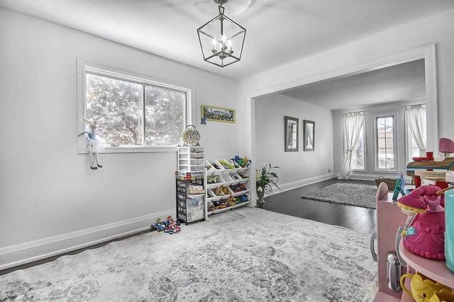 36 Genova Crt, House detached with 4 bedrooms, 4 bathrooms and 6 parking in Vaughan ON | Image 3