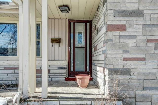 260 Felan Ave W, House detached with 3 bedrooms, 2 bathrooms and 3 parking in Oakville ON | Image 2