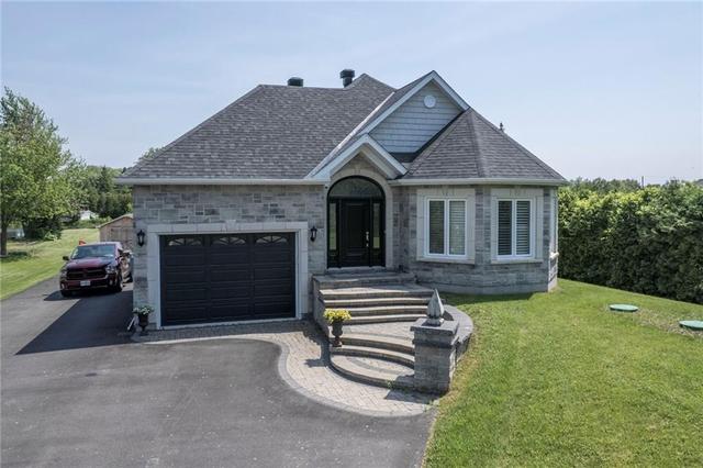 18648 County 2 Road, House detached with 2 bedrooms, 2 bathrooms and 6 parking in South Glengarry ON | Image 1