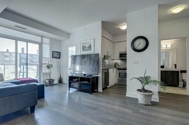 402 - 25 Fontenay Crt, Condo with 2 bedrooms, 2 bathrooms and 1 parking in Toronto ON | Image 11