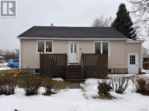 39 Fourth St W, House detached with 4 bedrooms, 2 bathrooms and null parking in Cochrane ON | Card Image