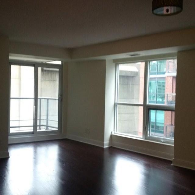 708 - 1 Scott St, Condo with 2 bedrooms, 1 bathrooms and 1 parking in Toronto ON | Image 3