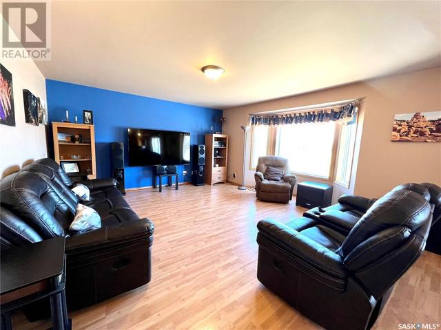 516 Brownlee Street, House detached with 5 bedrooms, 3 bathrooms and null parking in Morse SK | Image 11