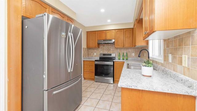 8 Timbertop Cres, House semidetached with 4 bedrooms, 3 bathrooms and 4 parking in Brampton ON | Image 9