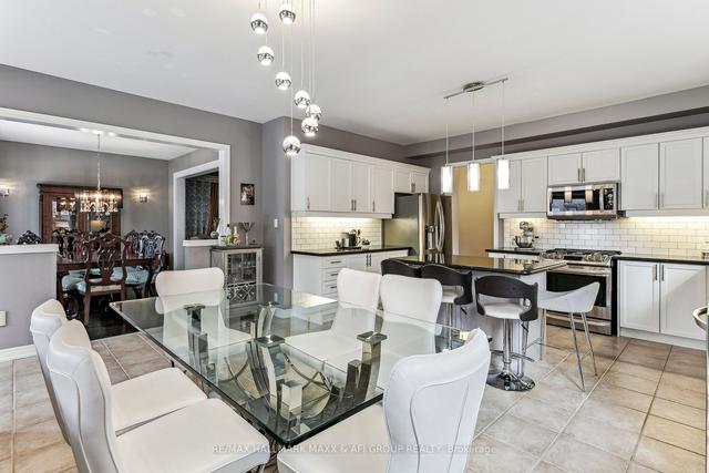 2211 Stratus Dr, House detached with 4 bedrooms, 4 bathrooms and 4 parking in Oakville ON | Image 2