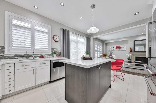 144 Algoma Dr, House detached with 4 bedrooms, 5 bathrooms and 6 parking in Vaughan ON | Image 7