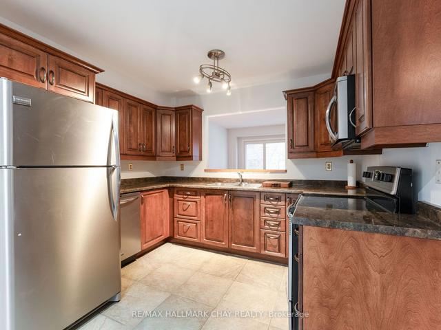 9 Briarwood Dr, Condo with 2 bedrooms, 4 bathrooms and 3 parking in New Tecumseth ON | Image 3