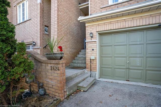 2424 Ravinebrook Crescent, House attached with 2 bedrooms, 2 bathrooms and 3 parking in Oakville ON | Image 23