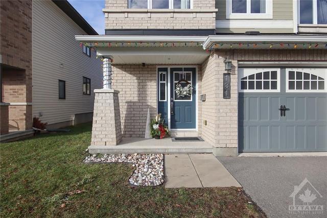 131 Lerta Way, Townhouse with 3 bedrooms, 3 bathrooms and 3 parking in Ottawa ON | Image 2